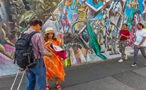 Couples Prints: visitors at east side gallery