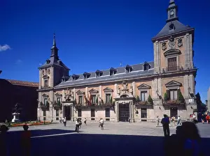 Pediment Prints: VISTA DE LA PLAZA CON EL EDIFICIO DEL AYUNTAMIENTO-COMENZADO EN 1640 Y ACABA ARDEMANS EN 1789