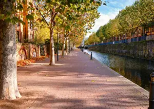 Tower Hamlets Prints: Walkway along the Ornamental Canal in Wapping