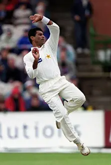 Bowling Prints: WAQAR YOUNIS PAKISTAN HEADINGLEY LEEDS 02 June 2001