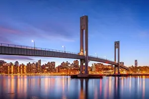 Wards Island Bridge crossing the Harlem River between Manhattan Island and Wards Island in New York City