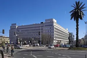 Warszawa, Polska - Srodmiescie - dawny budynek Komitetu Centralnego KC PZPR i Gieldy Warszawskiej GPW przy