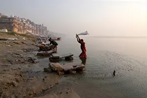 Mann Prints: Washer at the Ganges river, Varanasi, India, South Asia