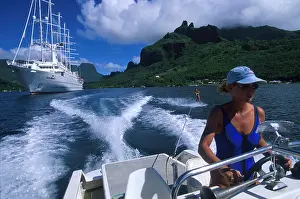 20 30 Prints: Wasserskifahren, Kreuzfahrtschiff Club Med 2 Moorea, Franz. Polynesien