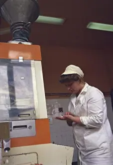 Praca Prints: Wêgry Budapeszt 05.1980. Zak³ady Farmaceutyczne Chinoin produkuj¹ce farmaceutyki sprowadzane m