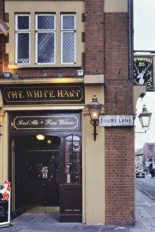 Inns Prints: The White Hart pub, Covent Garden, London, UK. Circa 1980's