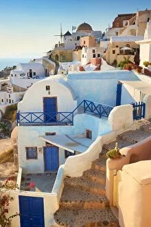 Images Dated 28th June 2011: White houses in Oia Town, Santorini Island, Cyclades, Greece