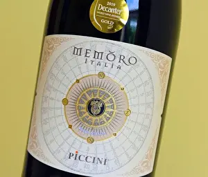 Decanter Prints: Wine label. Memoro Italia. Piccini