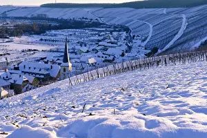 Chilly Prints: Wine village Escherndorf amid the vineyards on the Volkacher Mainschleife in winter