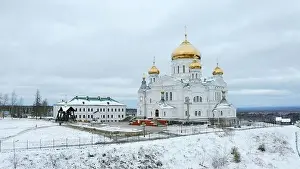 Park Place Prints: Winter view. Clip. Snow strewn on the road and a large white Orthodox church with golden domes