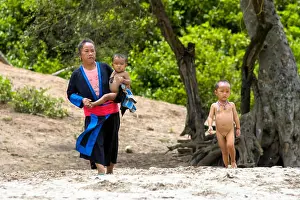 woman and children of loum tribe in laos