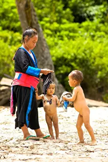 woman and children of loum tribe in laos