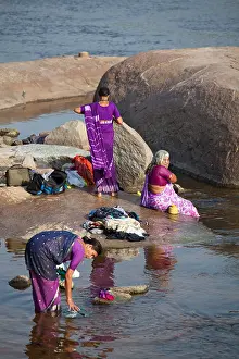 Sari Prints: Women bathing in the Tungabhadra river in Hampi