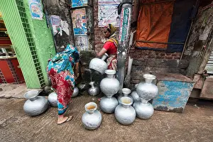 Labouring Prints: Women filling water jugs, Dhaka, Bangladesh