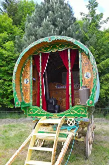Gypsy Prints: Wooden caravan