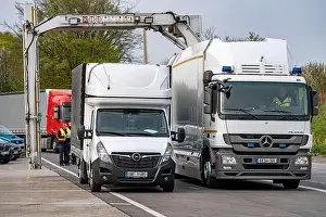 North Rhine Westphalia Prints: X-ray control system of the customs